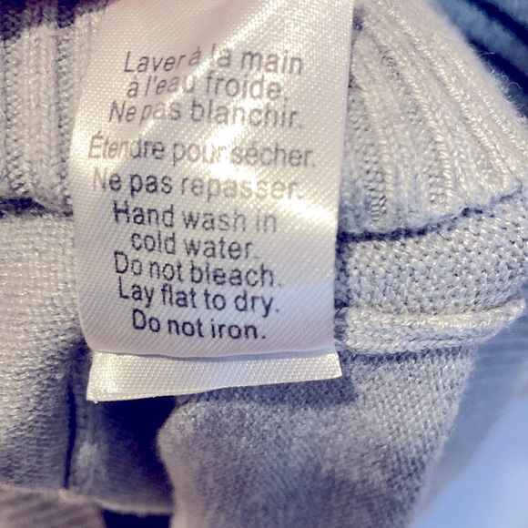 Schwiing Deep V Long Fitted Sweater w Tribal Design Size S - Picture 6 of 6